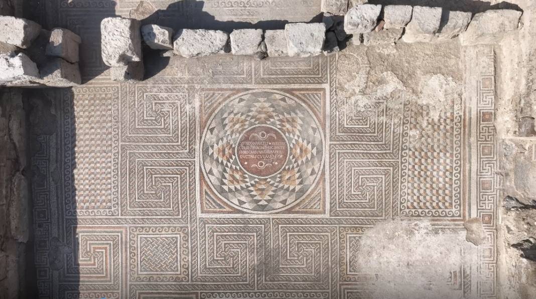 İç Anadolu’nun en büyük mozaik kazısından sürpriz çıktı 9